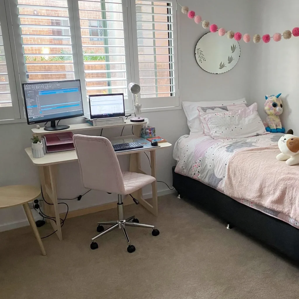Compact Desk Nooks