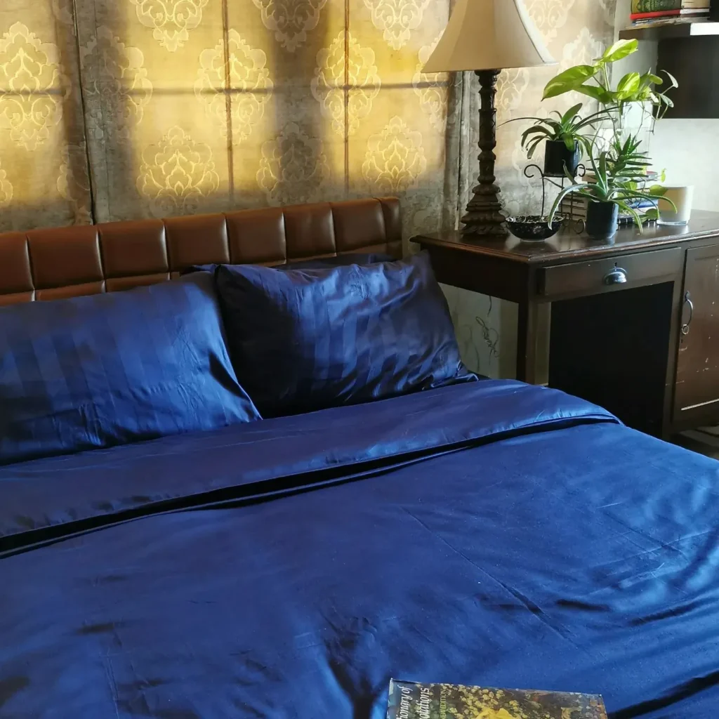 Elegant Navy Bed Linens for a Bold Statement