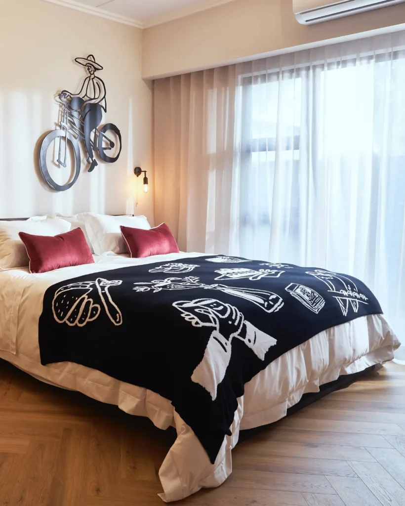 Black and White Theme